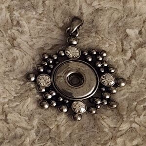 2/$20 Silver Snowflake Pendant with Crystals, 1 Snap/pendant